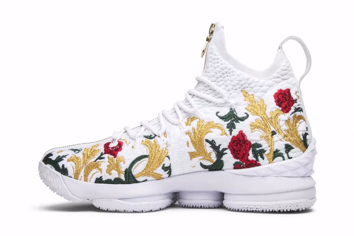 Kith x Nike LeBron Performance 15 King's Cloak, view 4