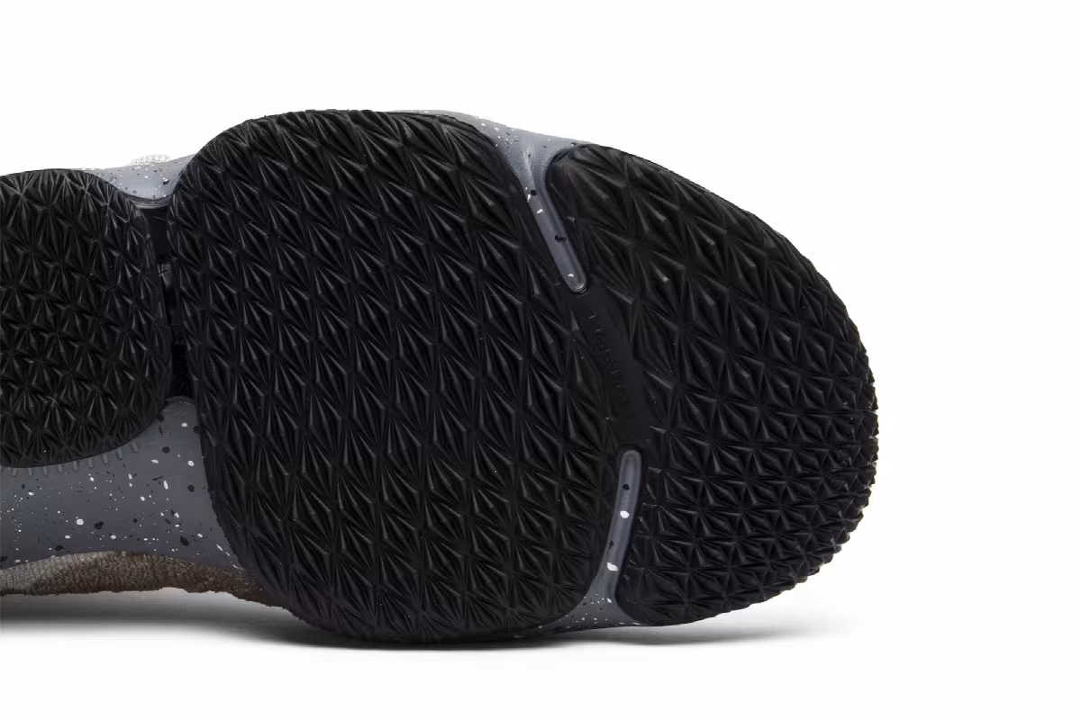 Nike LeBron 15 Mowabb, view 6