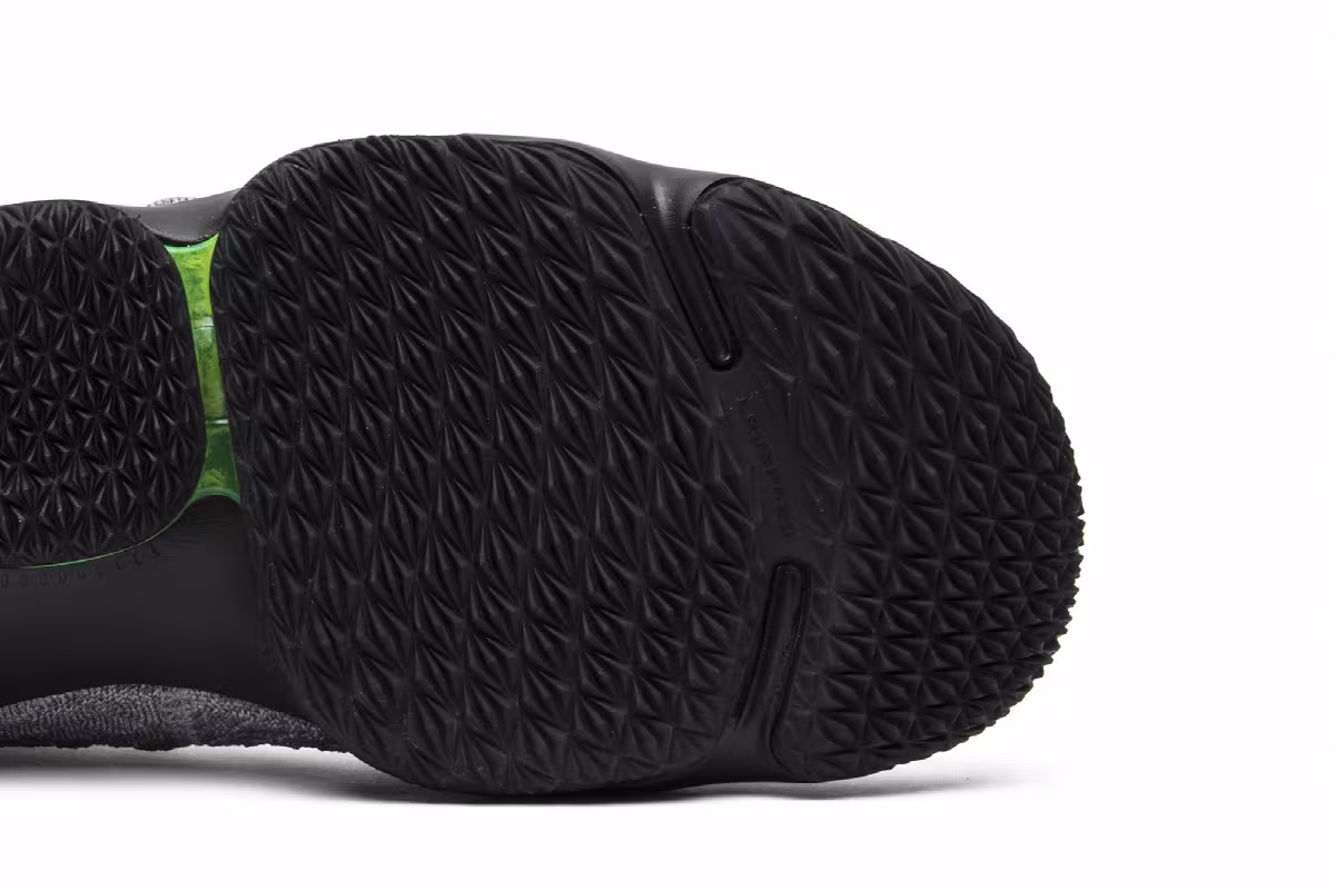 Nike LeBron 15 Air Max 95, view 6