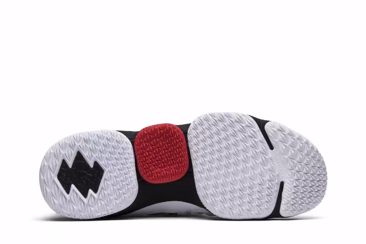 Nike LeBron 15 Diamond Turf, view 5