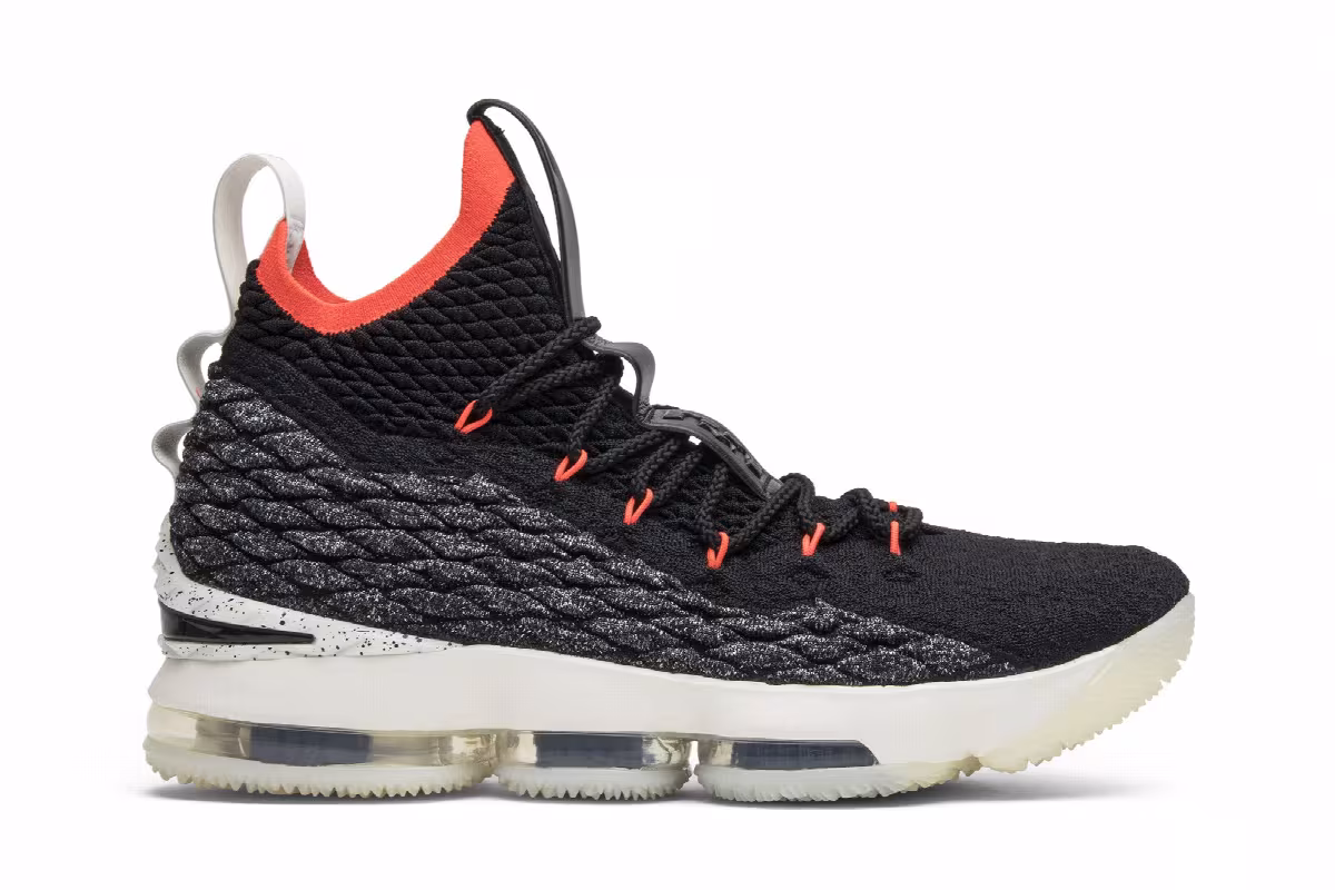 Nike LeBron 15 Bright Crimson, view 2