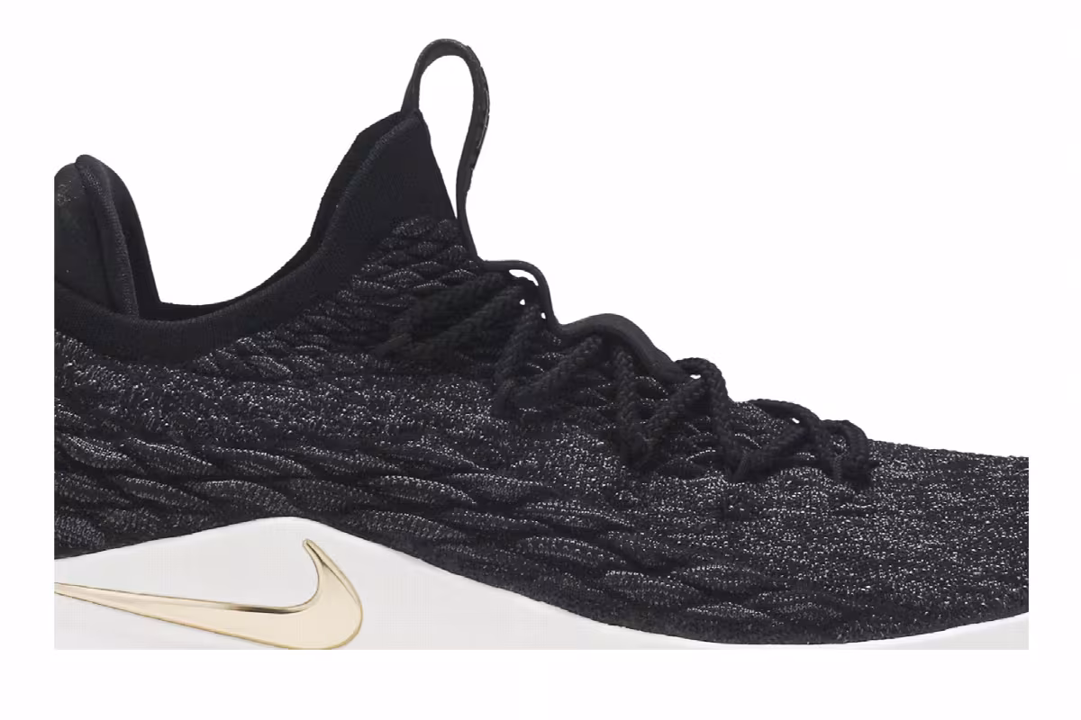 Nike LeBron 15 Low Metallic Gold, view 3
