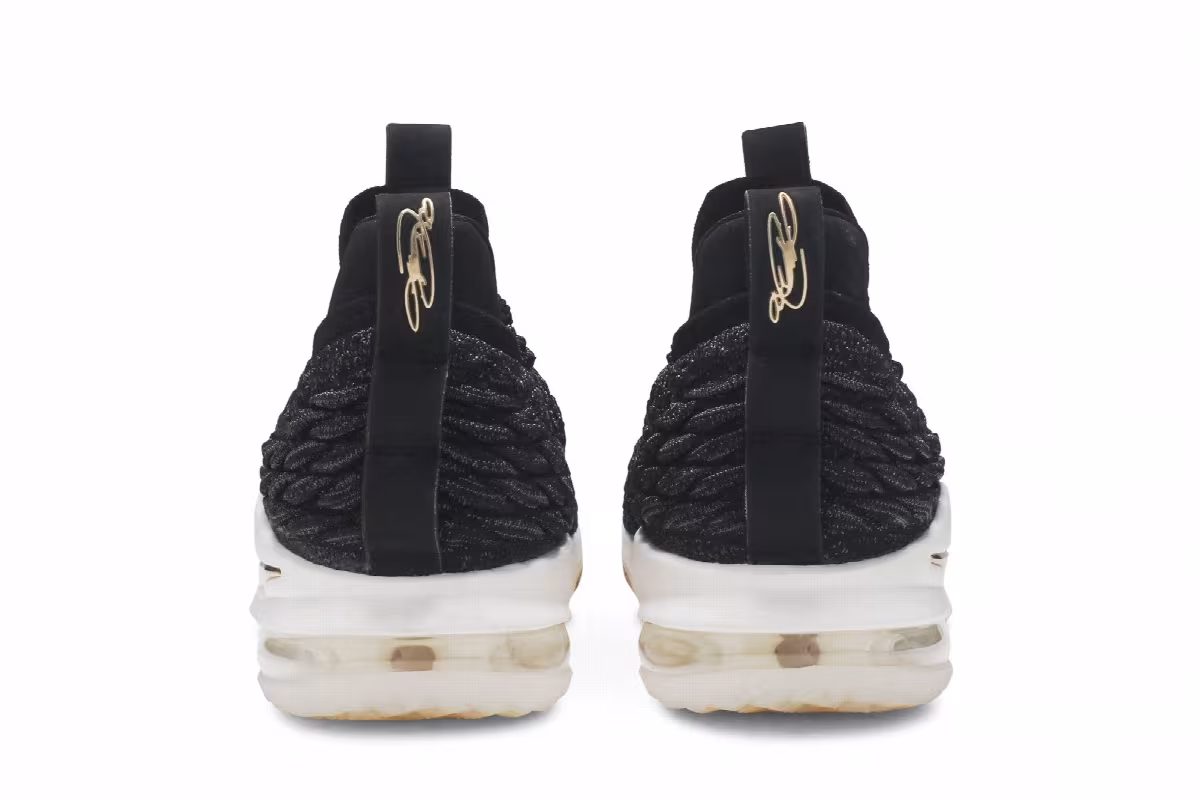 Nike LeBron 15 Low Metallic Gold, view 7