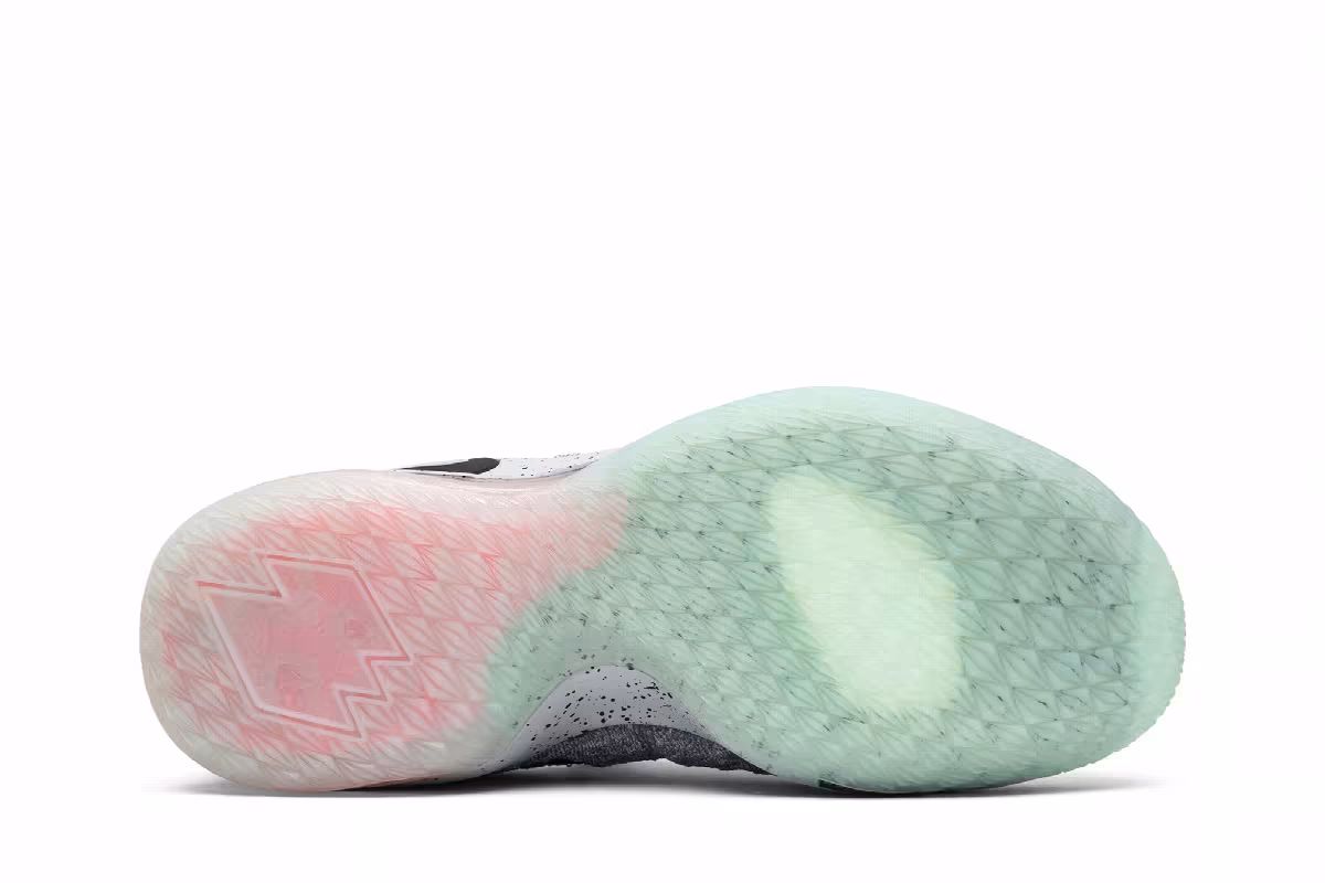 Nike Lebron 15 Low Melon, view 5