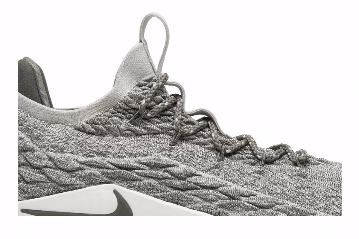 Nike LeBron 15 Low Light Bone, view 3