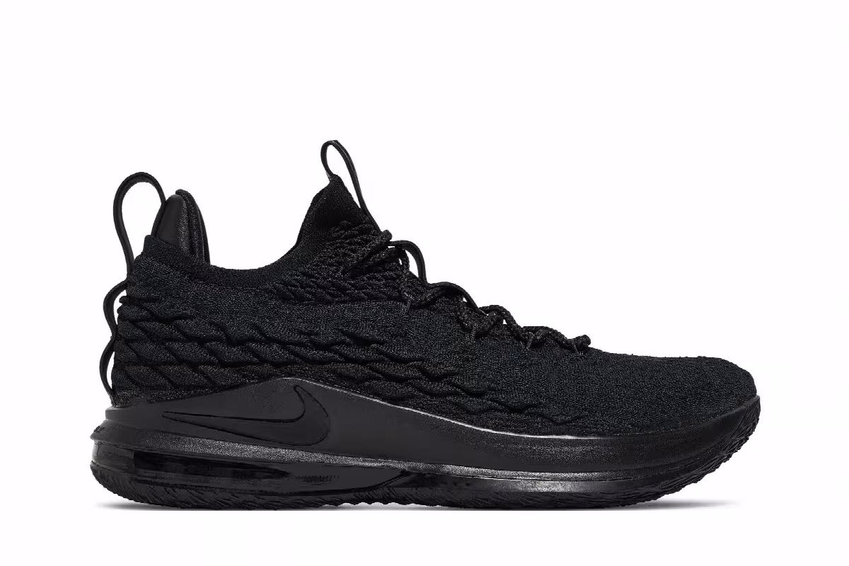 Nike LeBron 15 Low Triple Black, view 2