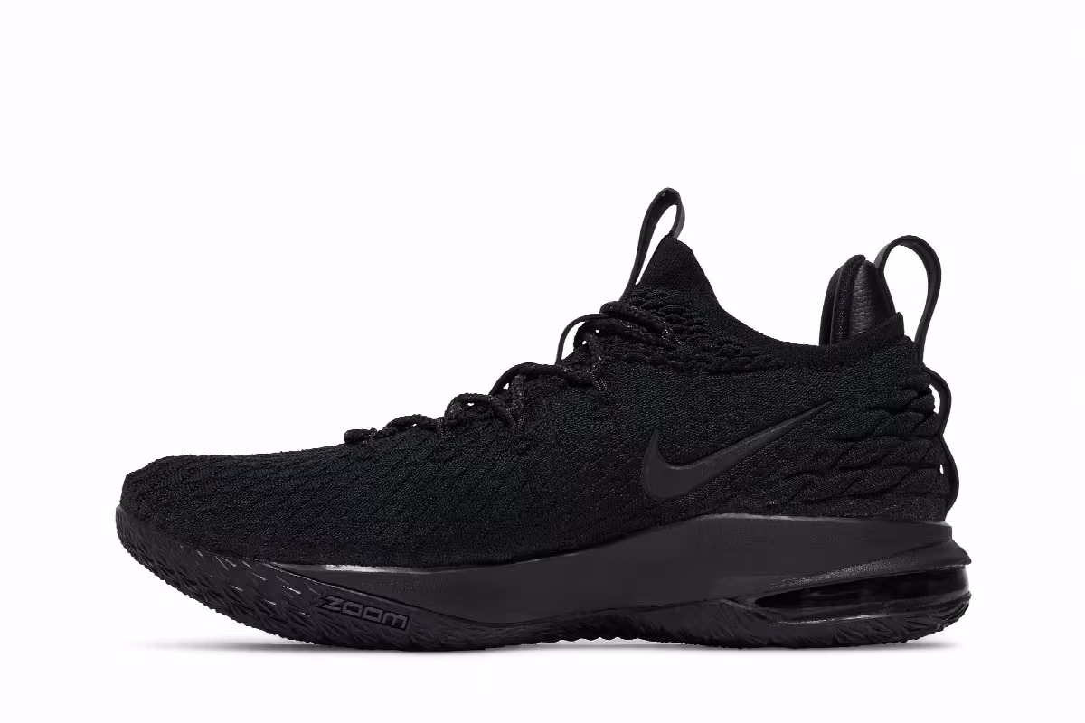 Nike LeBron 15 Low Triple Black, view 4