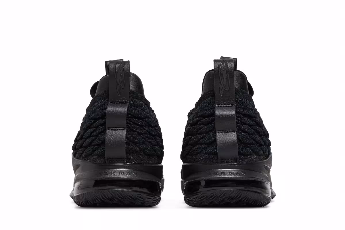 Nike LeBron 15 Low Triple Black, view 7