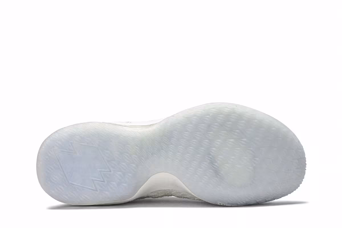 Nike LeBron 15 Low White Metallic, view 5