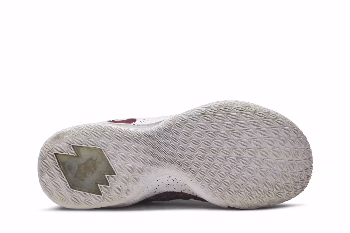 Nike LeBron 15 Low Team Red, view 5