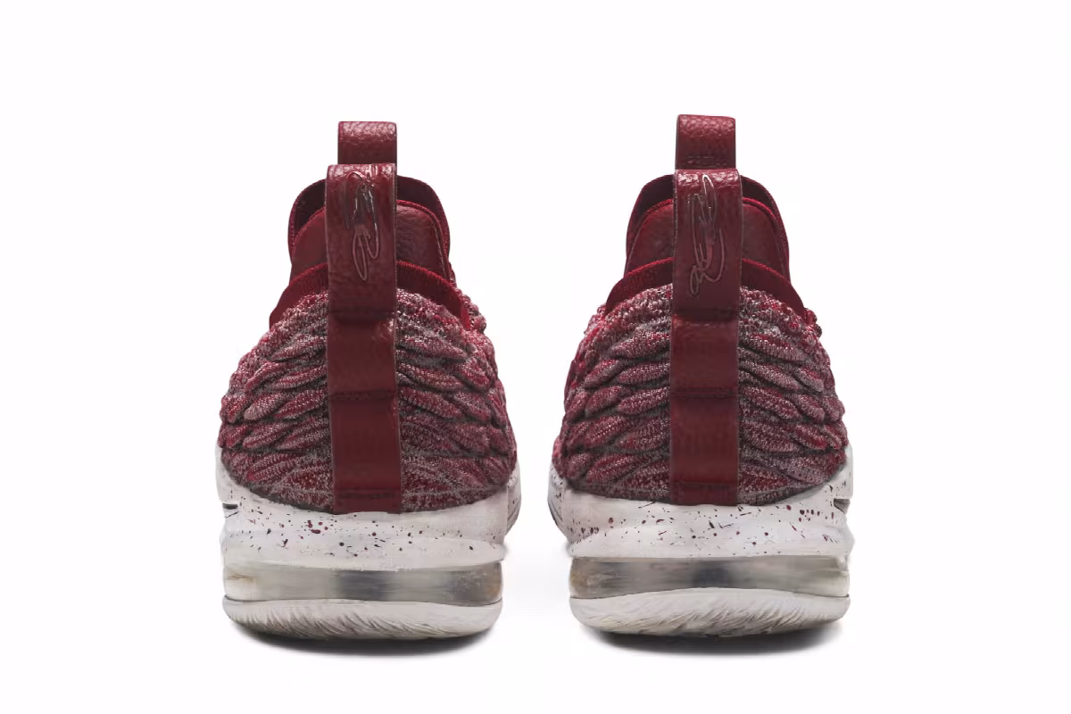 Nike LeBron 15 Low Team Red, view 7