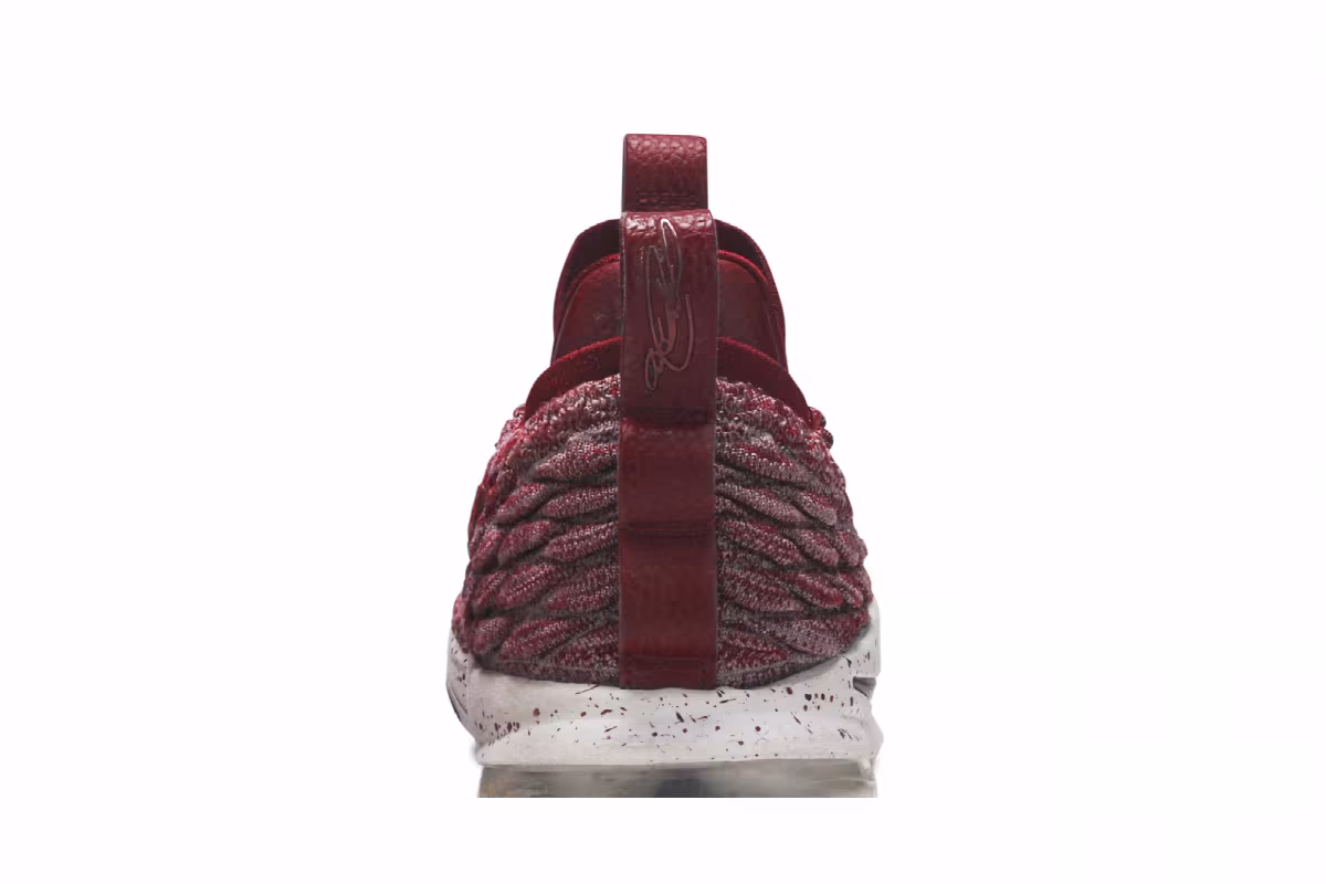 Nike LeBron 15 Low Team Red, view 8