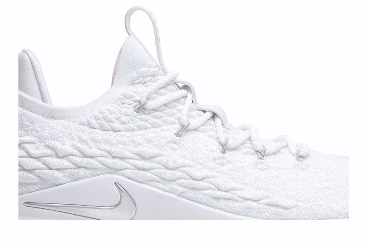 Nike LeBron 15 Low EP White, view 3