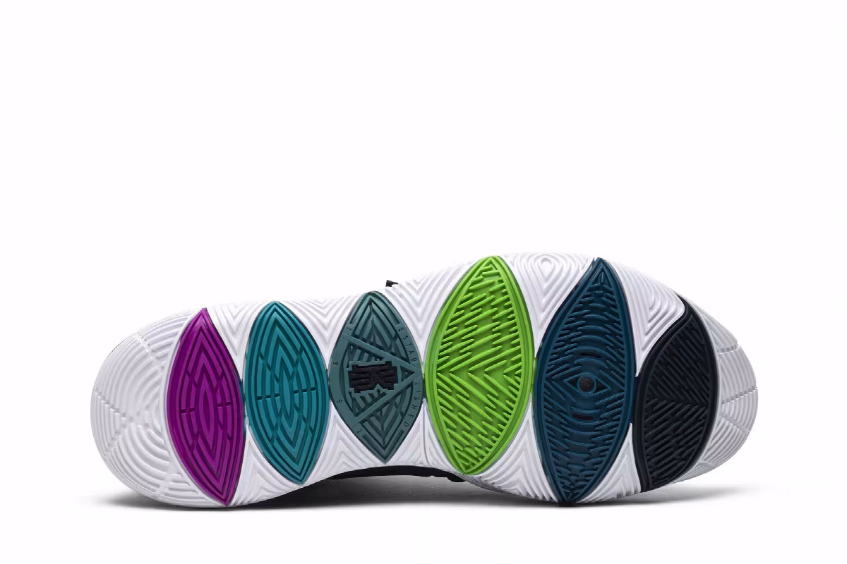 Nike Kyrie 5 Black Magic, view 5