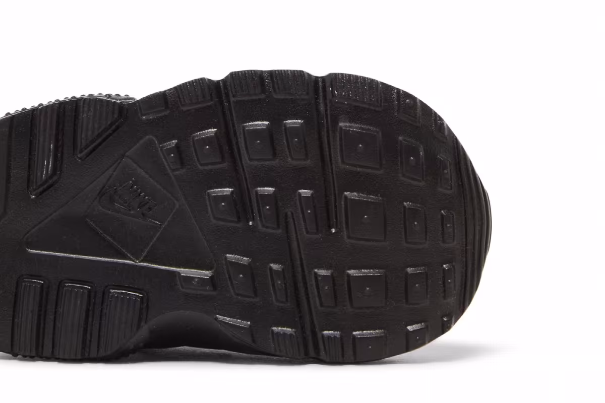 Nike Huarache Run TD Triple Black, view 6