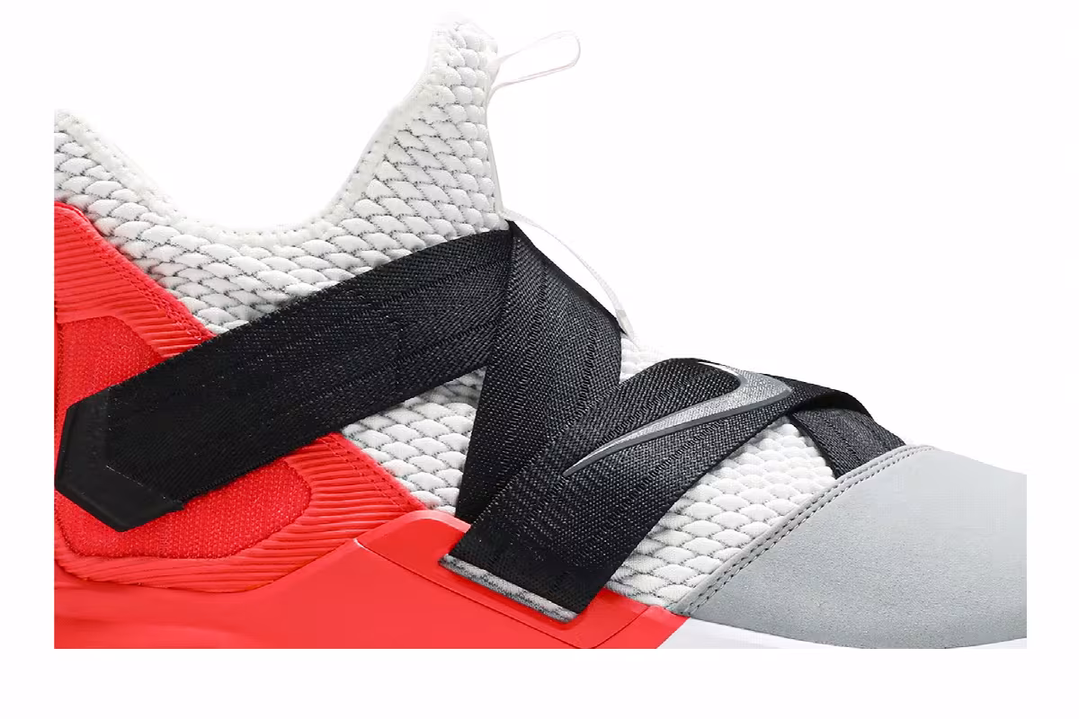 Nike LeBron Soldier 12 Flash Crimson, view 3