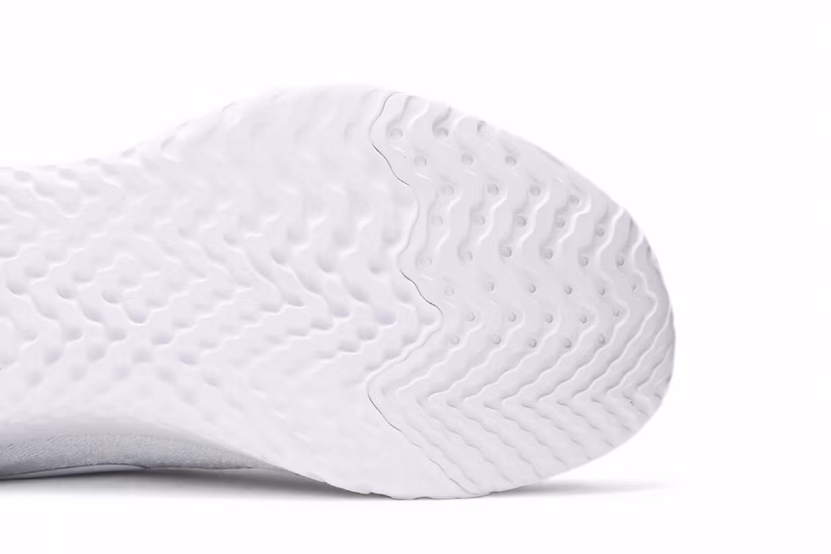 Nike Epic React Flyknit Triple White, view 6