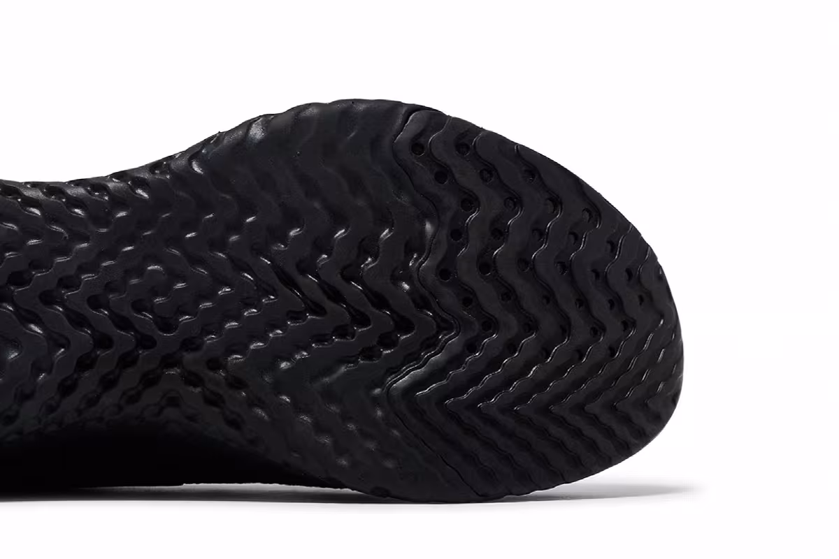 Nike Epic React Flyknit Triple Black, view 6