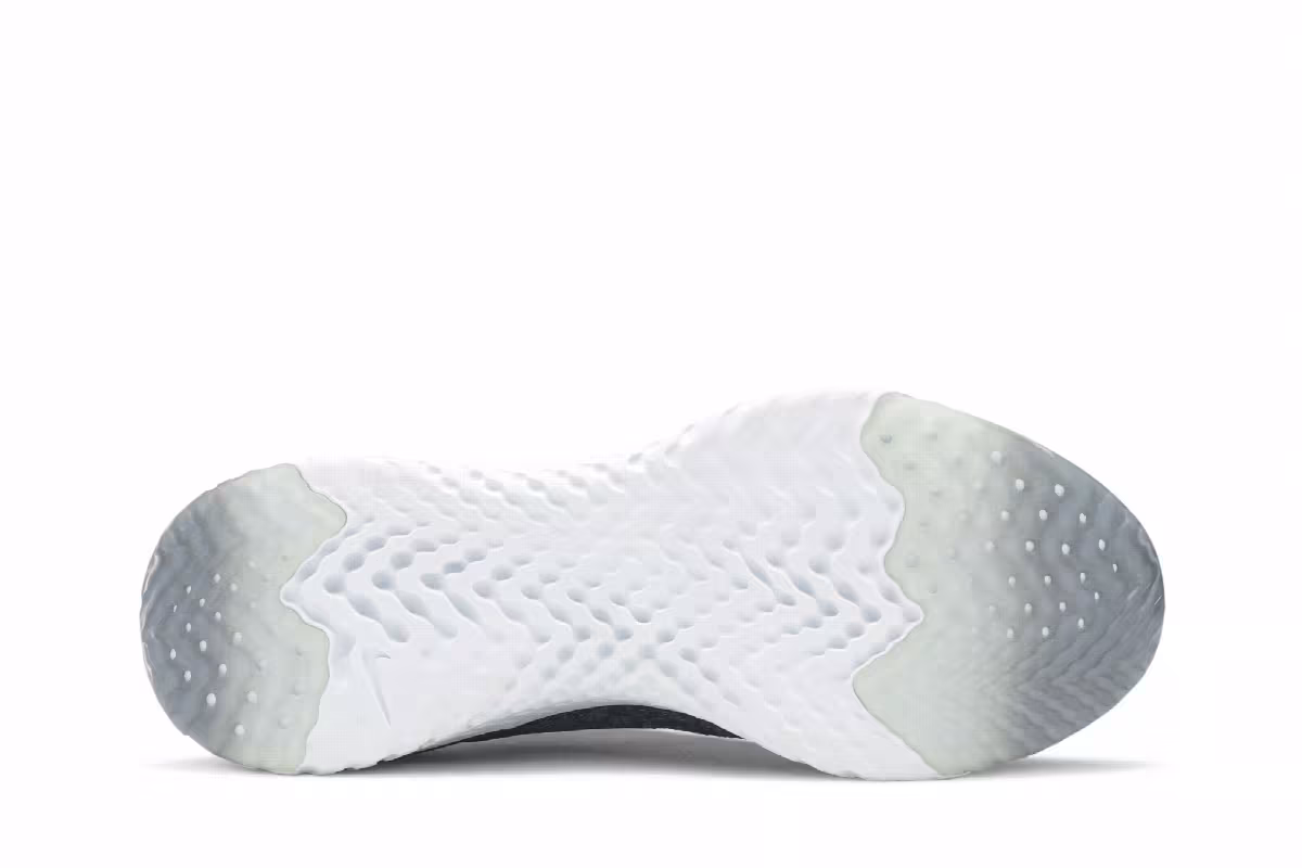 Nike Women's Epic React Flyknit Black, view 5
