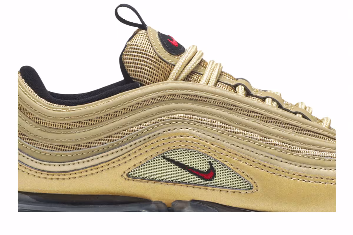 Nike Air VaporMax 97 GS Metallic Gold, view 3