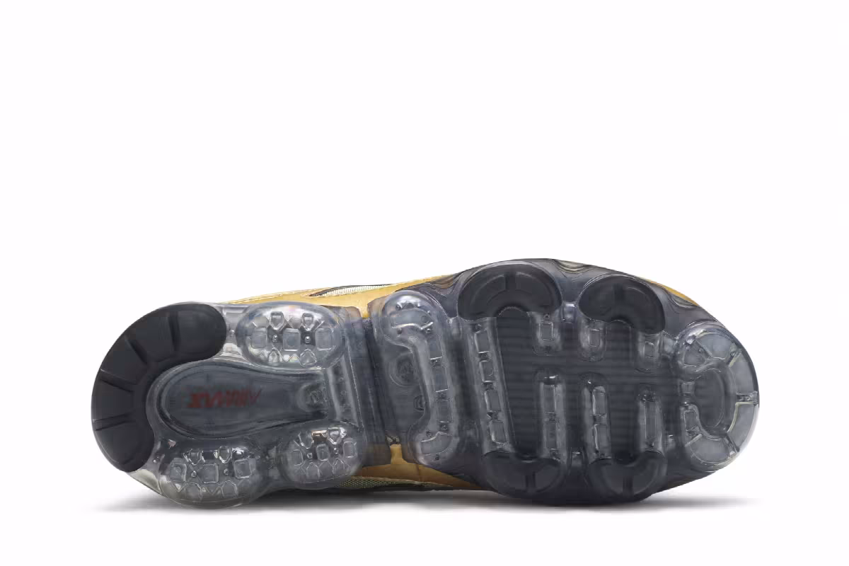 Nike Air VaporMax 97 GS Metallic Gold, view 5