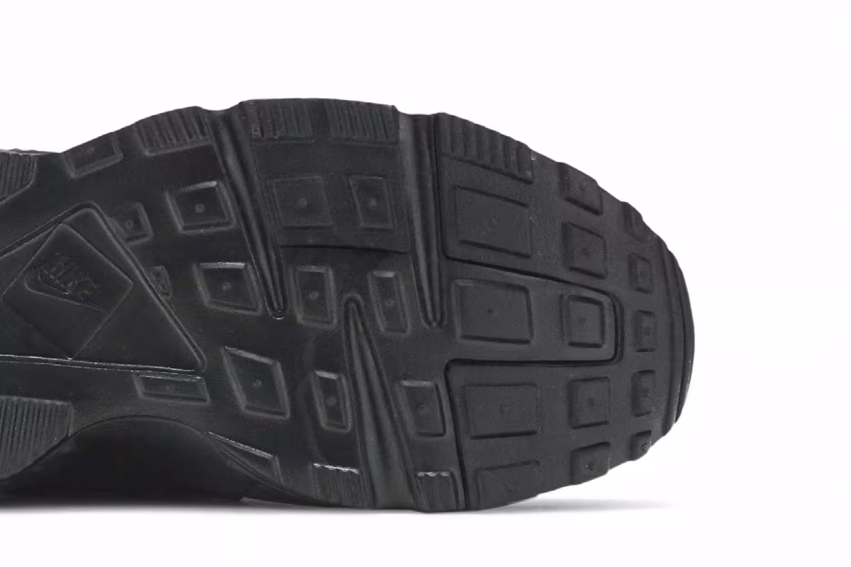 Nike Huarache Run PS Triple Black, view 6