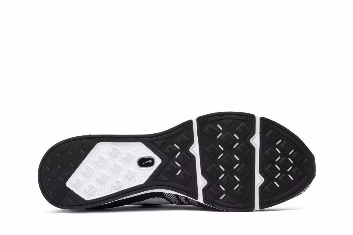 Nike Flyknit Trainer 2018 Oreo, view 5