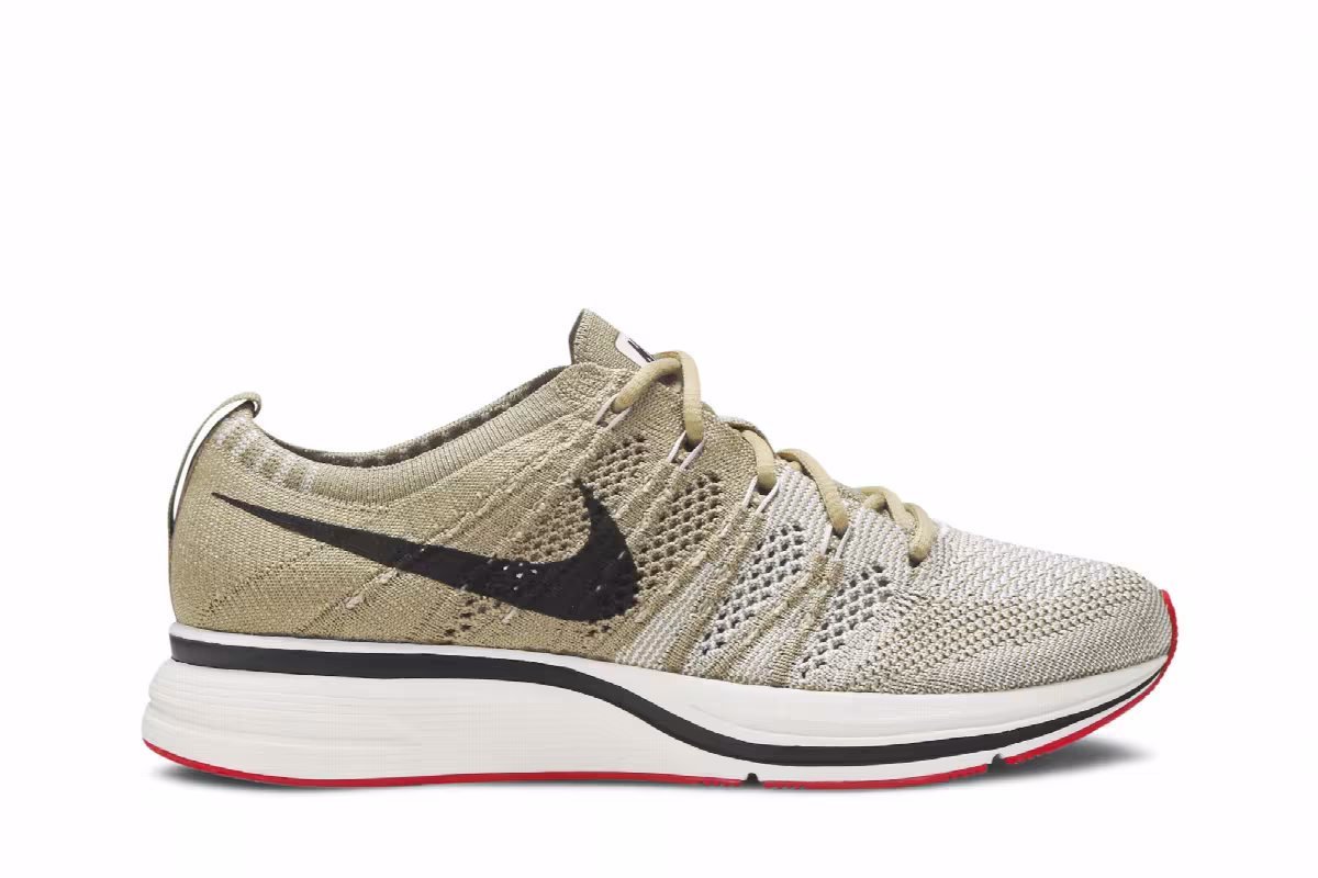 Nike Flyknit Trainer Neutral Olive, view 2