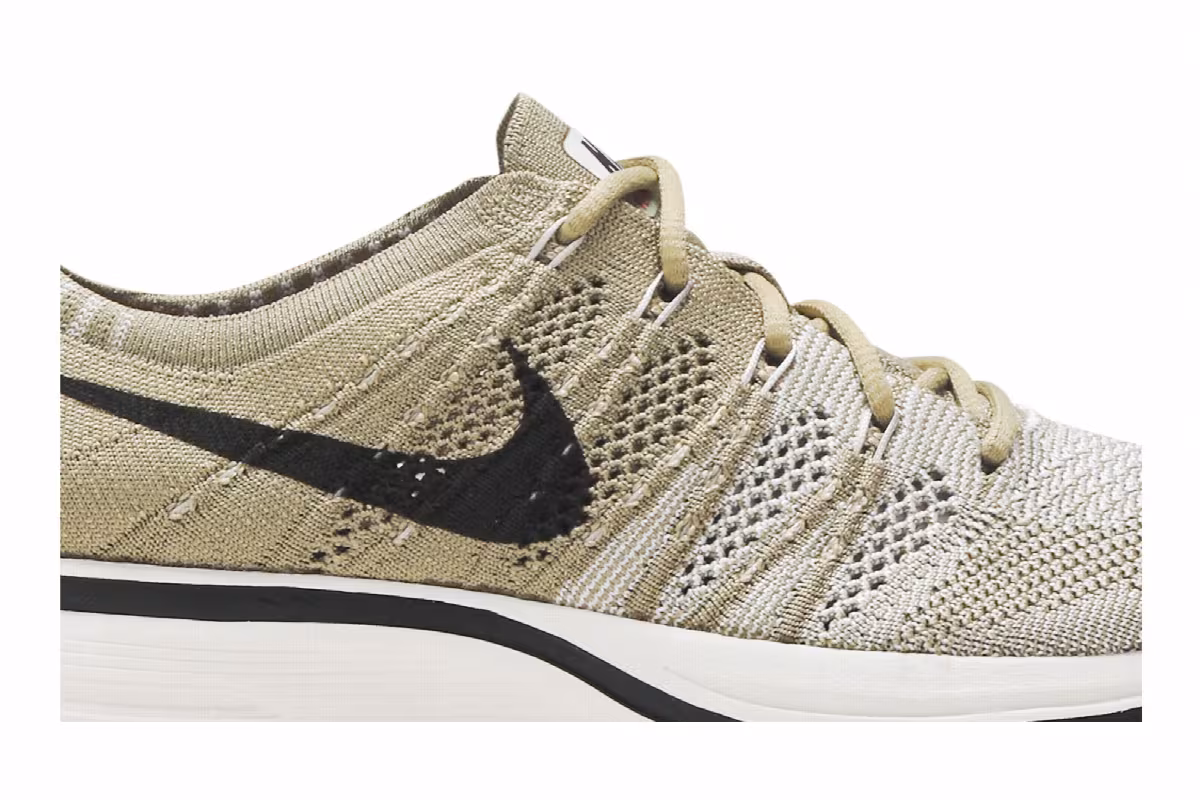Nike Flyknit Trainer Neutral Olive, view 3