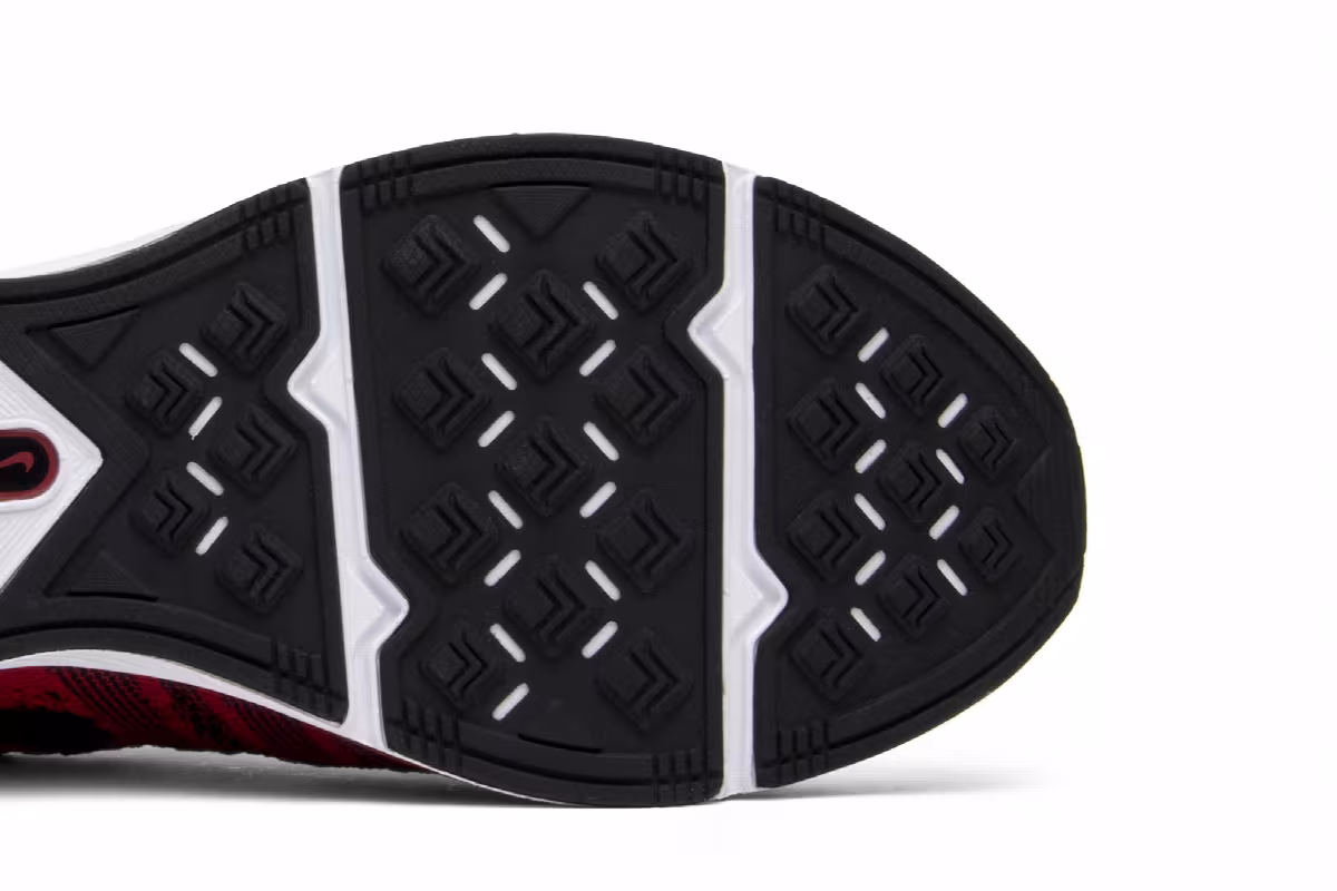Nike Flyknit Trainer University Red, view 6