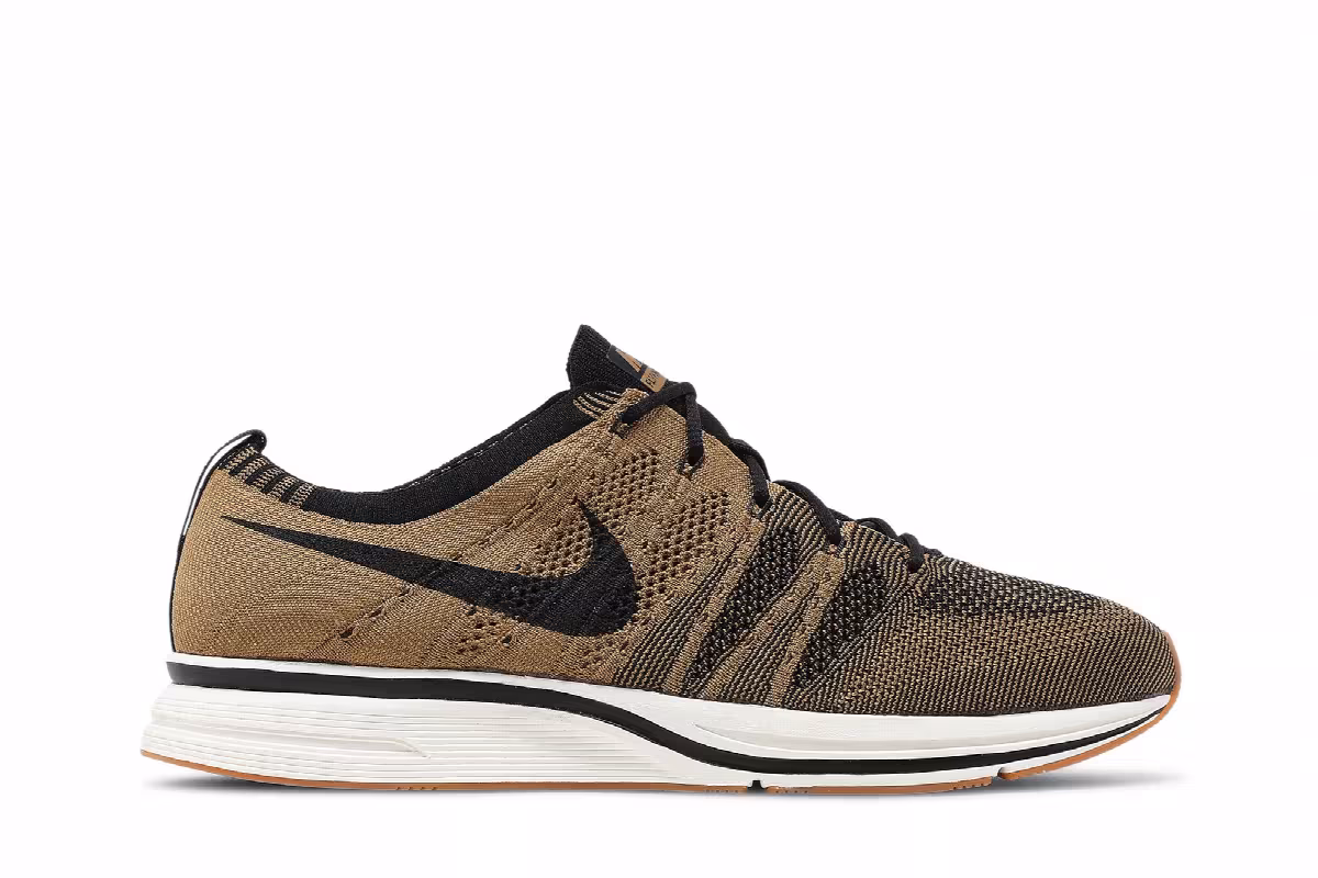 Nike Flyknit Trainer Golden Beige, view 2