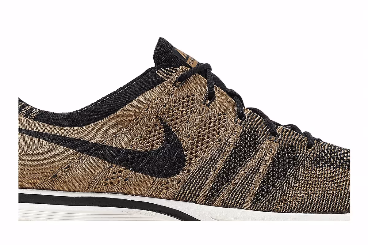 Nike Flyknit Trainer Golden Beige, view 3