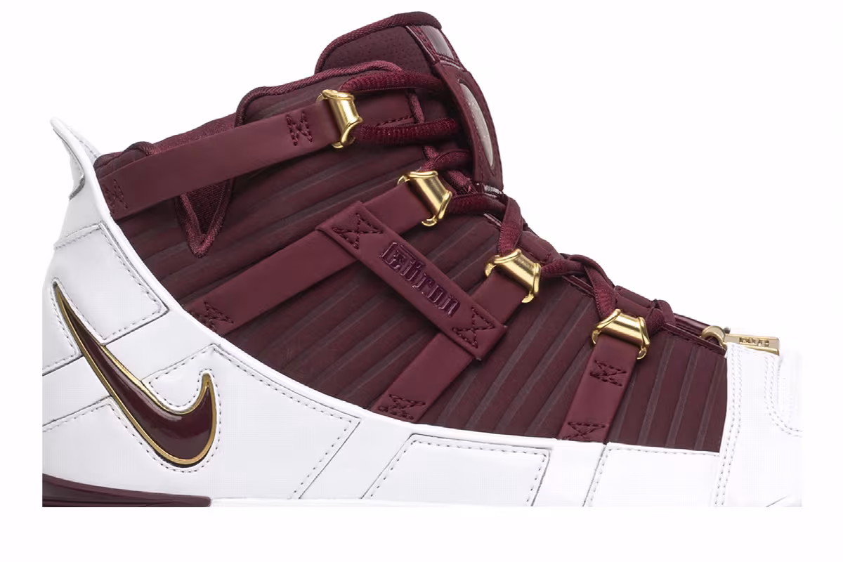 Nike Zoom LeBron 3 Christ the King 2018, view 3