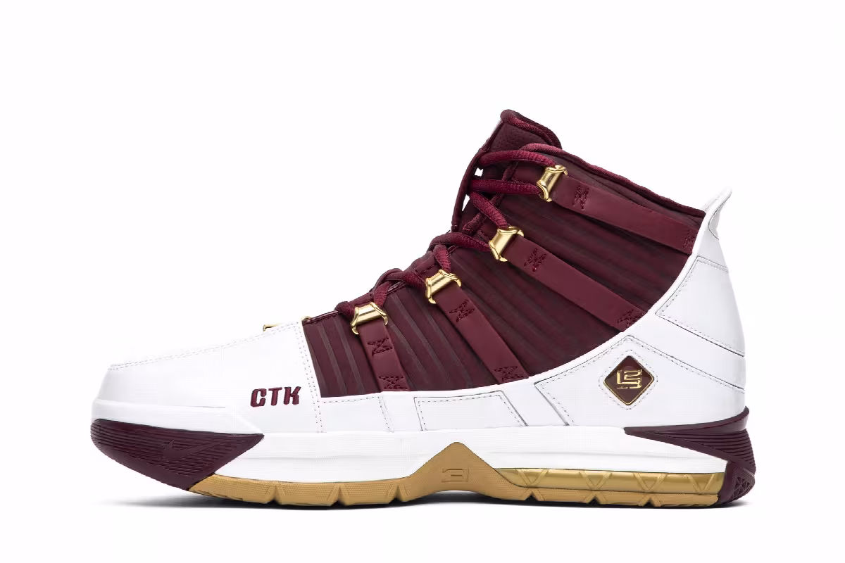 Nike Zoom LeBron 3 Christ the King 2018, view 4