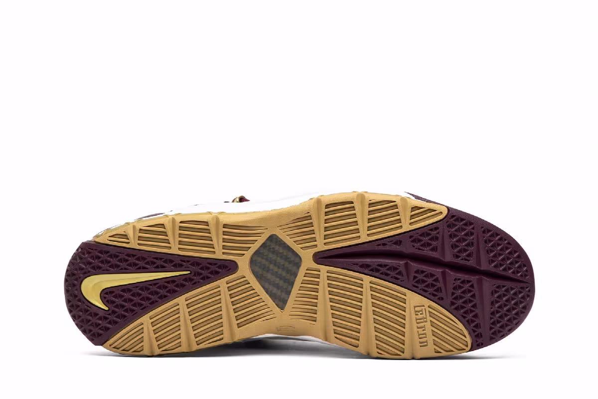 Nike Zoom LeBron 3 Christ the King 2018, view 5