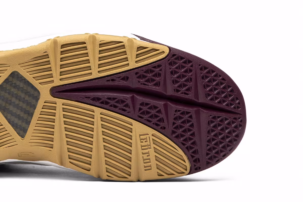 Nike Zoom LeBron 3 Christ the King 2018, view 6
