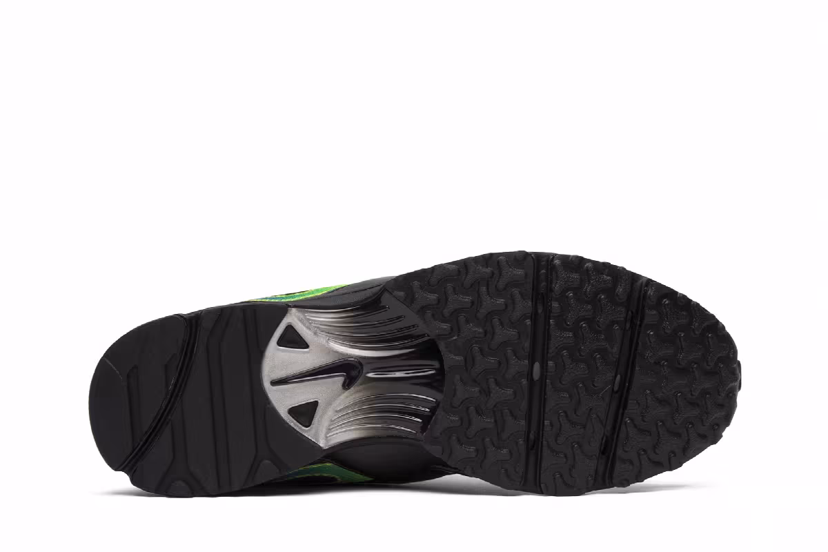 Supreme x Nike Zoom Streak Spectrum Plus Black, view 5