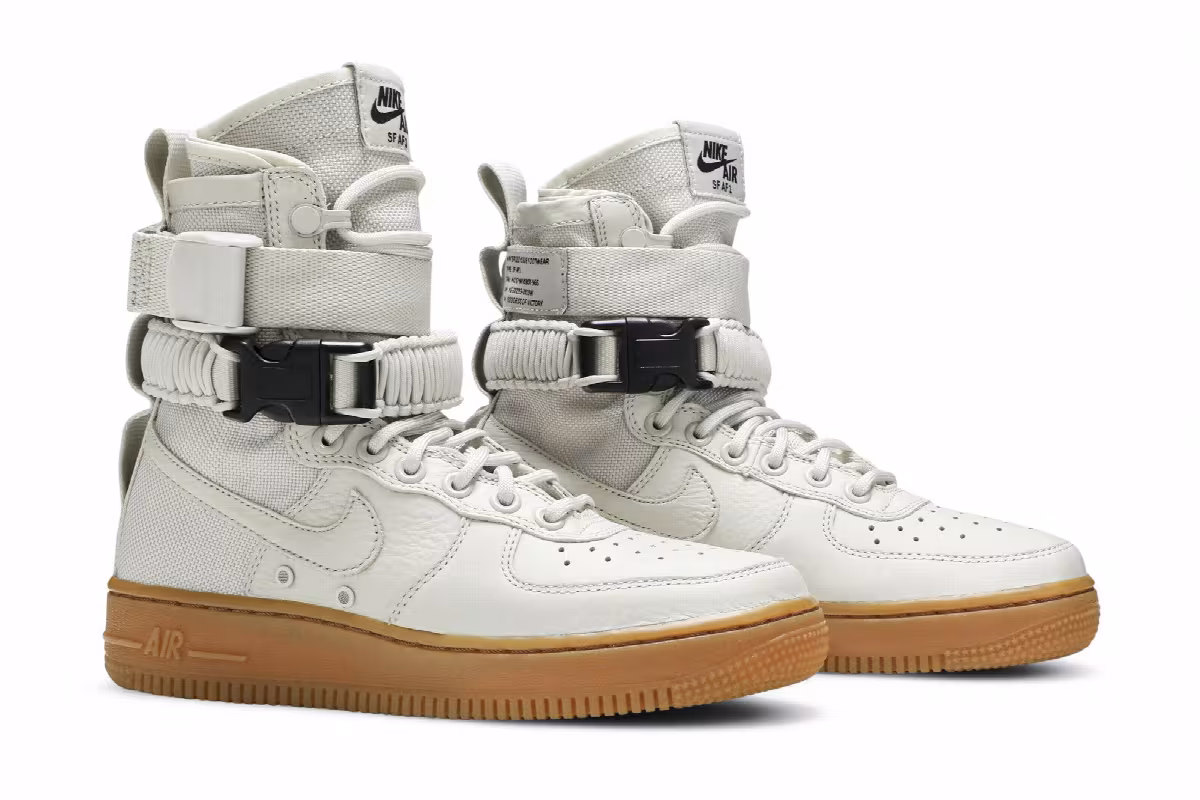 Nike Women's SF Air Force 1 High Light Bone, view 9