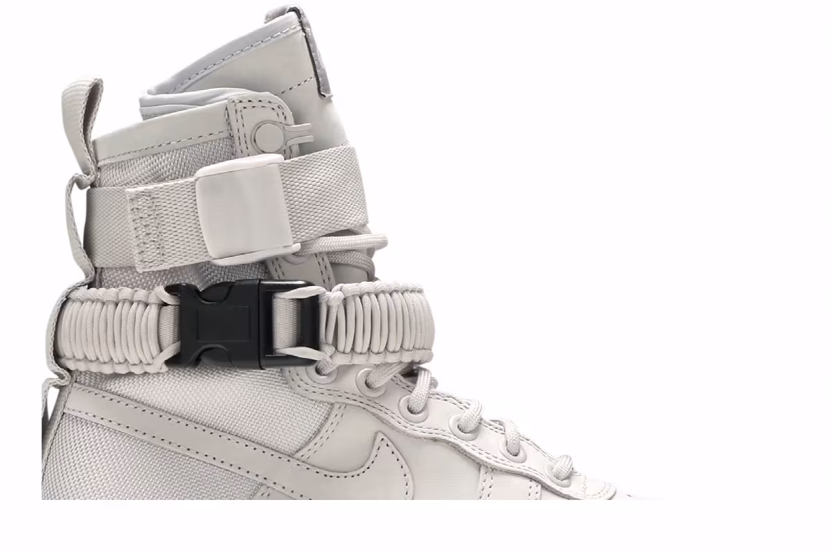 Nike Women's SF Air Force 1 High Vast Grey, view 3
