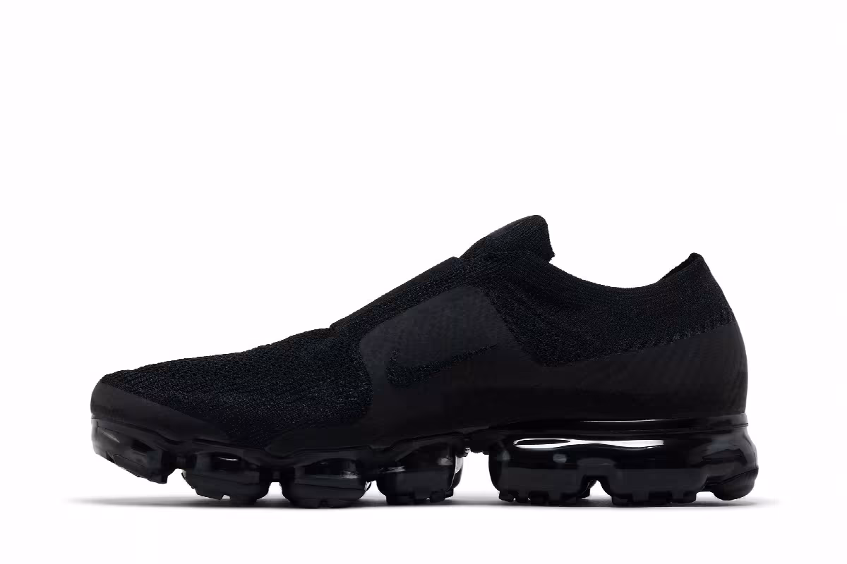 Nike Air VaporMax Moc Triple Black, view 4