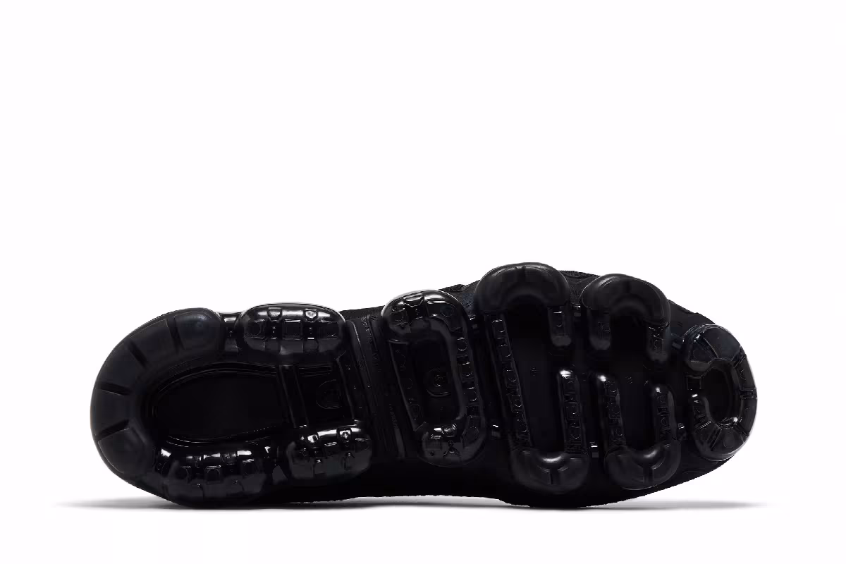 Nike Air VaporMax Moc Triple Black, view 5