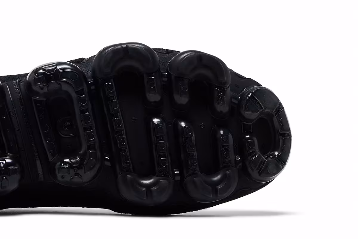 Nike Air VaporMax Moc Triple Black, view 6