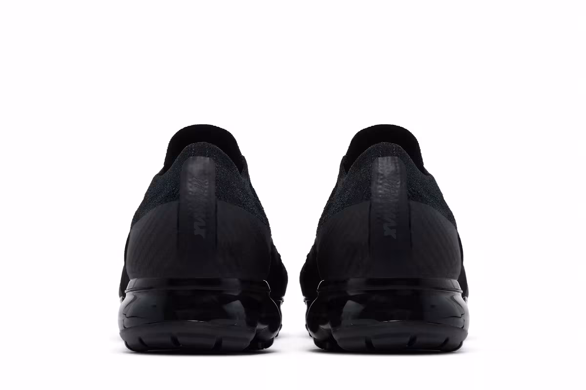 Nike Air VaporMax Moc Triple Black, view 7