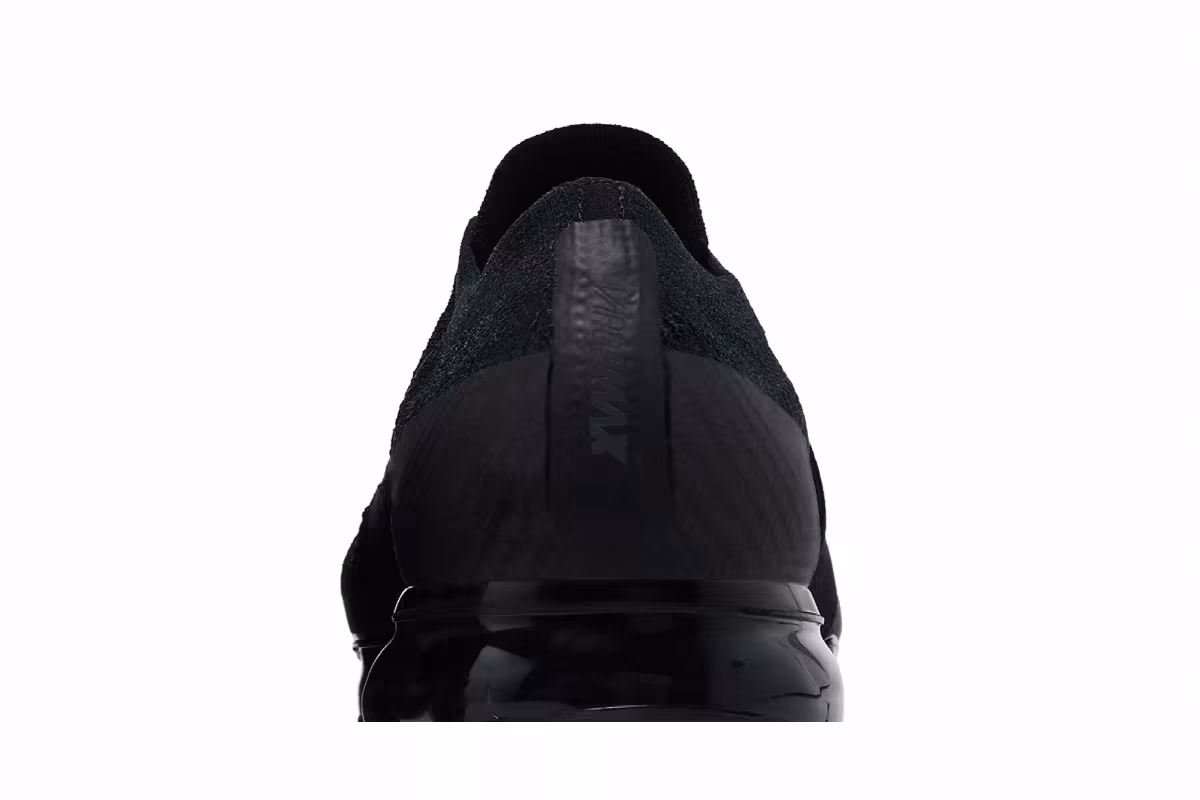 Nike Air VaporMax Moc Triple Black, view 8