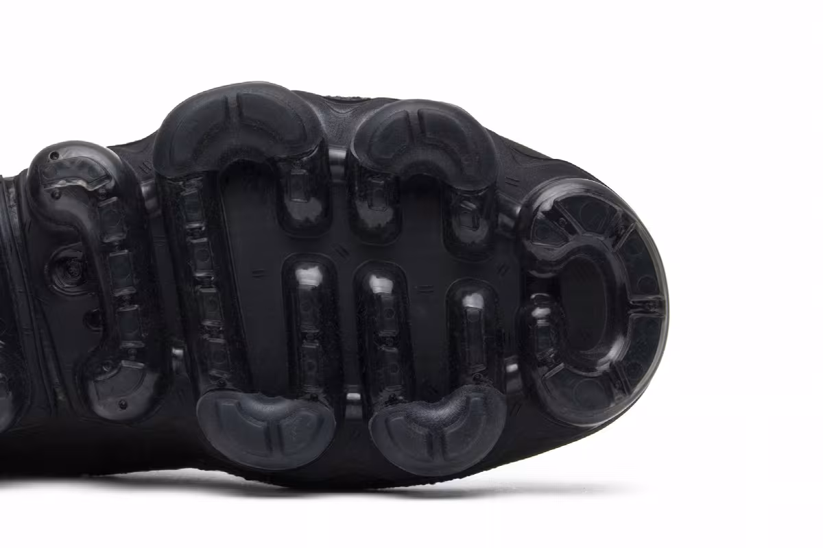 Comme des Garçons x Nike Women's Air VaporMax Black, view 6