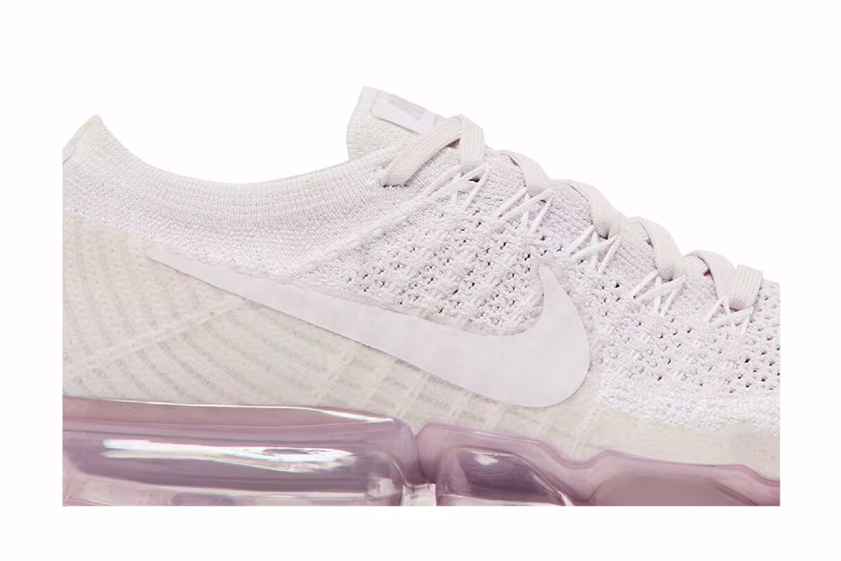 Nike Women's Air VaporMax Light Violet, view 3