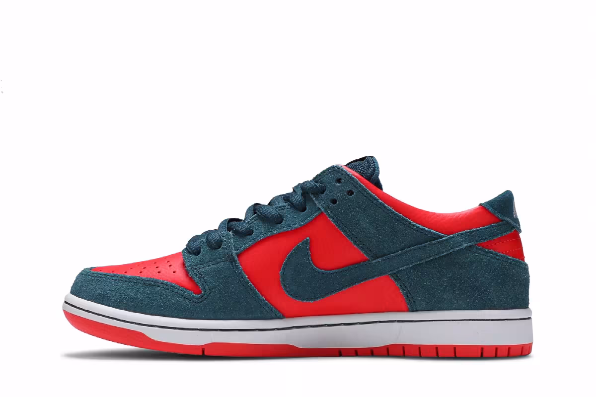 Nike Zoom Dunk Low Pro SB Reverse Shark, view 4