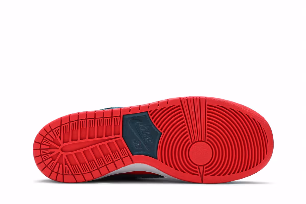 Nike Zoom Dunk Low Pro SB Reverse Shark, view 5