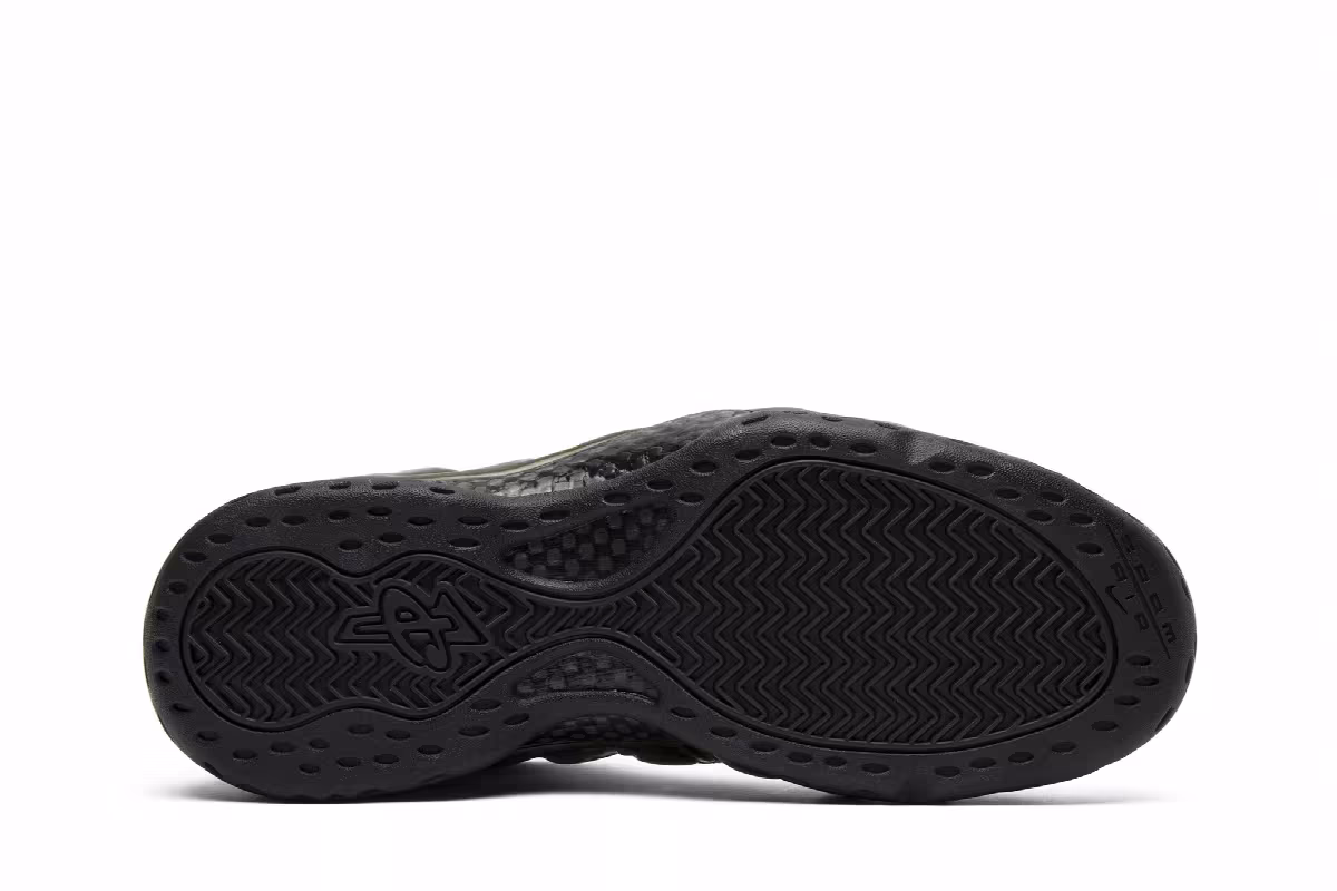 Nike Air Foamposite One Legion Green, view 5