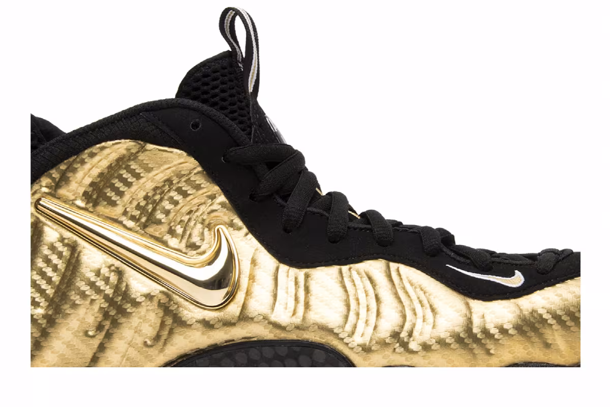 Nike Air Foamposite Pro Metallic Gold, view 3